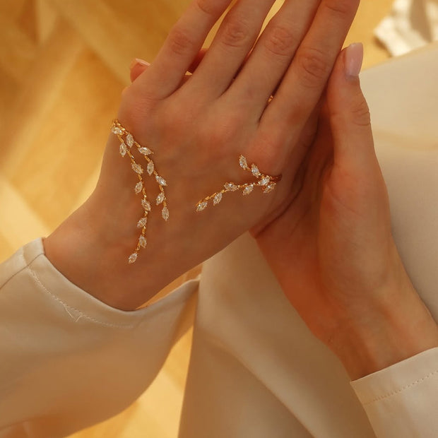 Female Geometric Heavy Industry Inlaid Zircon Leaf Bracelet